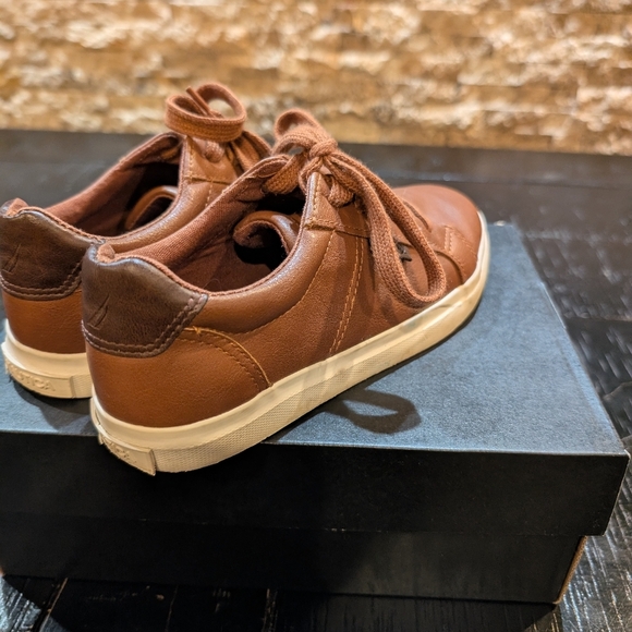 Nautica Boy's Tan Leather Sneakers - Size 2 - Picture 4 of 4